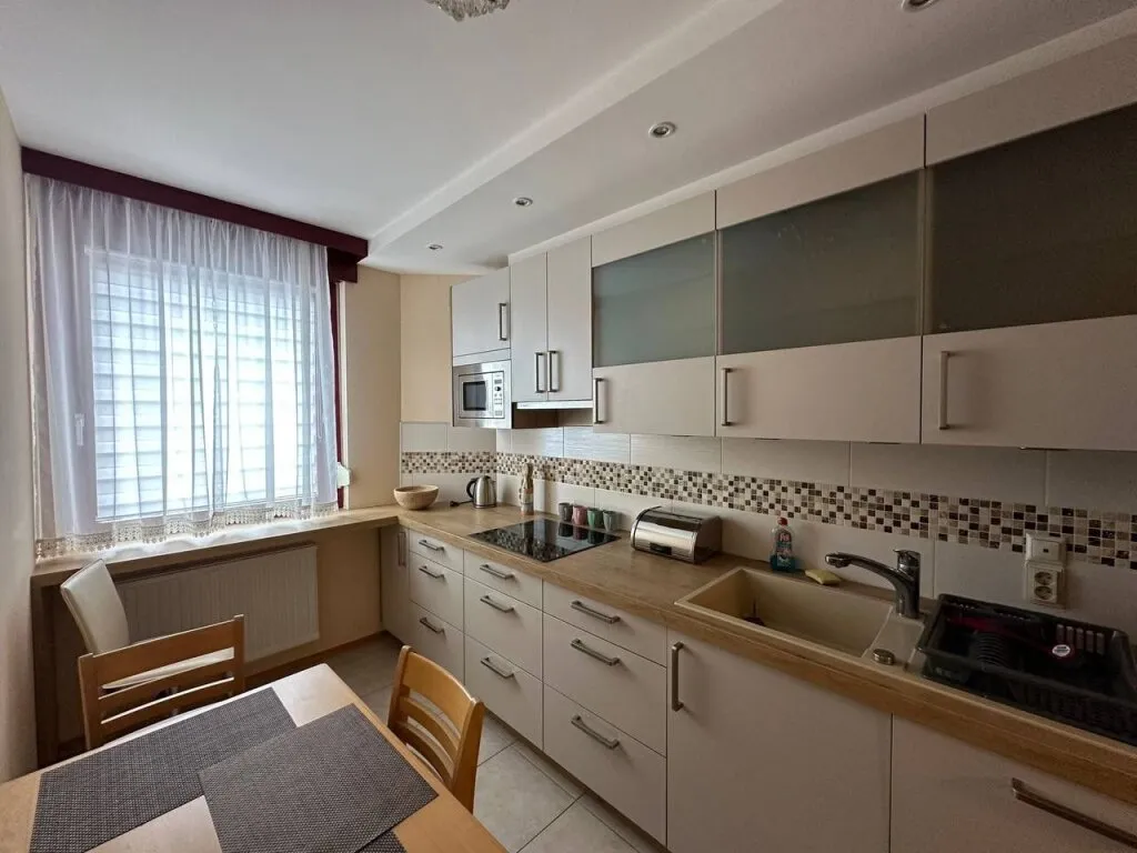 Ohne Einkommensnachweis!! VOLL Möblierte 3 ZI Wohnung mit Loggia, Pool & Sauna und Garage Nähe Pötzleinsdorfer Schlosspark!!!, Wien