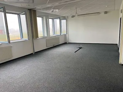 2-Zimmer-Gewerbeimmobilie mieten in Wels-Land – 349 m², € 2.351 – Bild 4 von 14