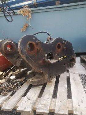 Caterpillar Schnellwechsler Engcon CAT 323 Baumaschine