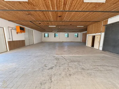 Gewerbeimmobilie mieten in Sankt Pölten Land – 330 m², € 1.250 – Bild 2 von 2