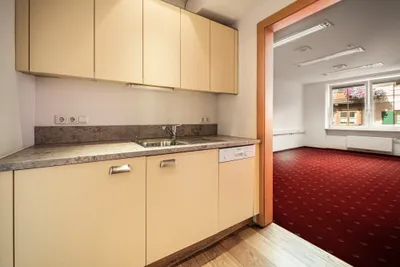 7-Zimmer-Gewerbeimmobilie mieten in Kitzbühel – 210 m², € 4.960 – Bild 5 von 6