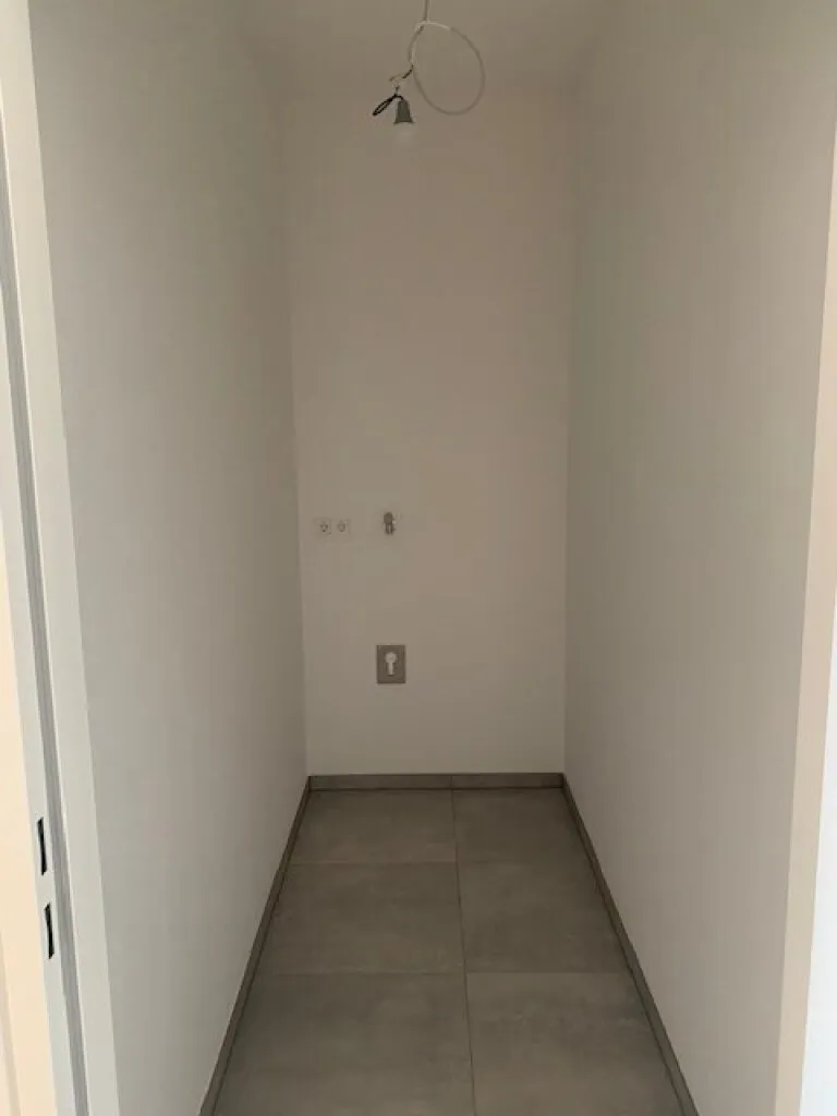 Top 11: modern ausgestattete 3-Zimmer Mietwohnung mit großzügigem Balkon und hochwertig möblierter Küche – pohled 2