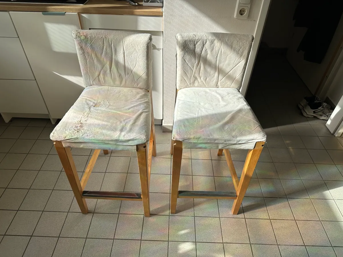 2 Ikea HENRIKSDAL Barhocker zu verschenken, € 0,- (1150 Wien)