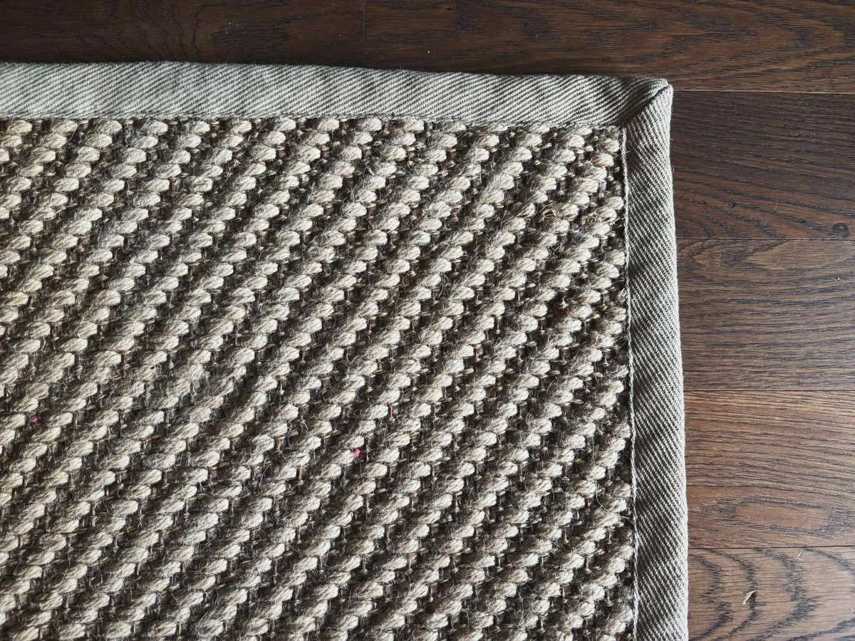 IKEA HELLESTED Teppich (170x240 cm, Beige), € 30,- (5020 Salzburg)