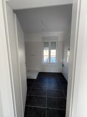 4-Zimmer-Wohnung mieten in Wiener Neustadt Land – 145 m², € 1.700 – Bild 3 von 17