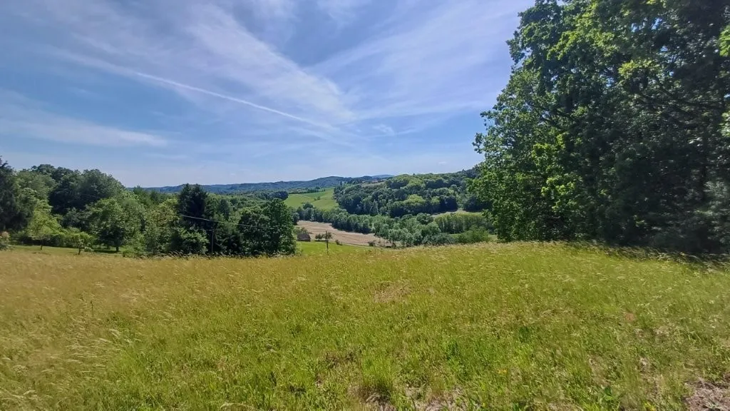 Wohnen auf höchstem Niveau mit Panoramablick - ca. 6.493 m² Toplage zwischen Natur, Ruhe und Lebensqualität unweit Bad Loipersdorf! - Widok 2