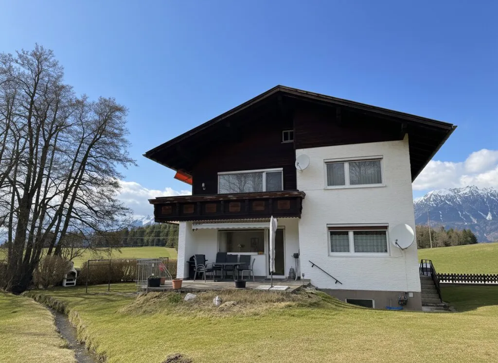 Idyllische 2,5 Zimmer-Haushälfte mit großem Garten & Terrasse - Ansicht 2