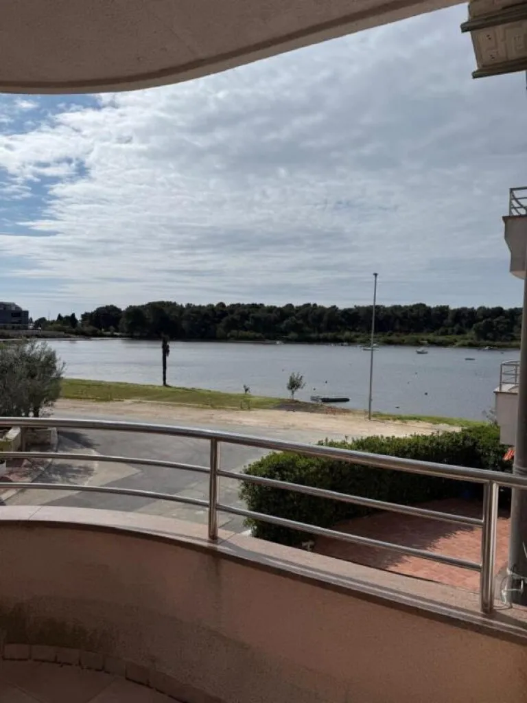Exklusives Apartment in Medulin - Erste Reihe zum Meer