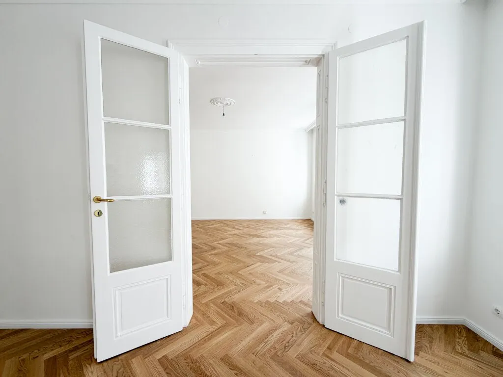Fischgrätparkett, Stuck & Flügeltüren - sanierte stilvolle Altbauwohnung in der Josefstadt - Ansicht 3