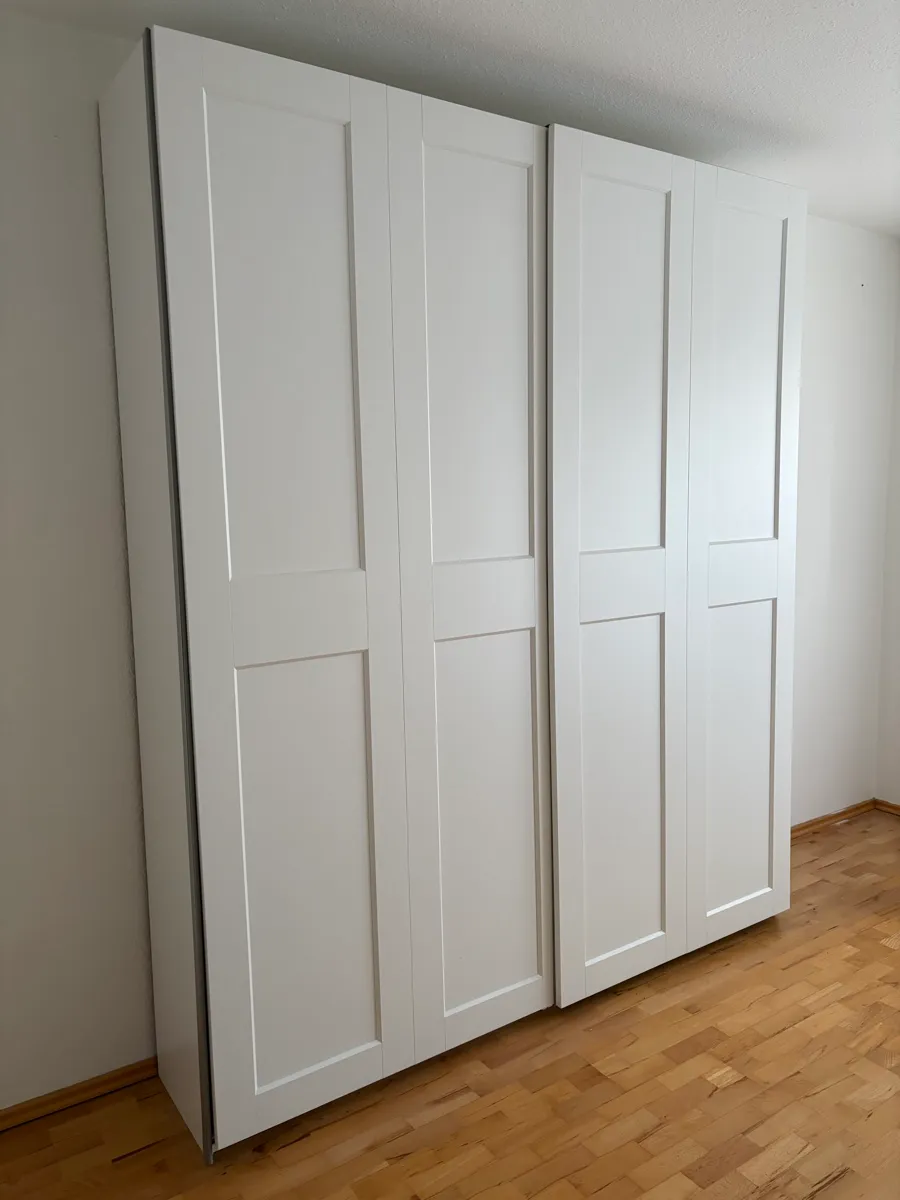 Ikea PAX Schrank mit Grimo Schiebetür 200x236x35, € 700,- (1210 Wien)