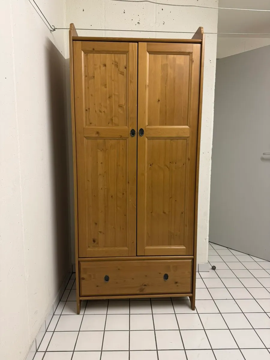 IKEA Kleiderschrank Massivholz braun, € 70,- (5020 Salzburg)