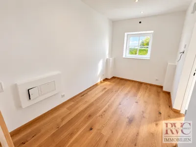Haus kaufen in Vöcklabruck – 328 m², € 719.000 – Bild 3 von 9