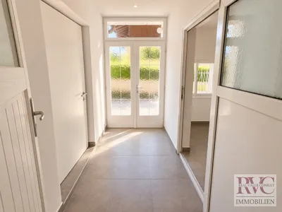 Haus kaufen in Vöcklabruck – 328 m², € 719.000 – Bild 2 von 9