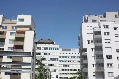 PROVISIONSFREIE !!! Absolut zentrale Lage! Chicke Vierzimmerwohnung! Warmwasser und Heizung inbegriffen!