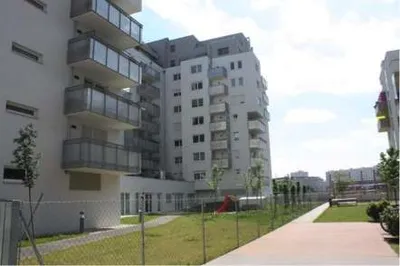 PROVISIONSFREIE !!! Absolut zentrale Lage! Chicke Vierzimmerwohnung! Warmwasser und Heizung inbegriffen! – Bild 2