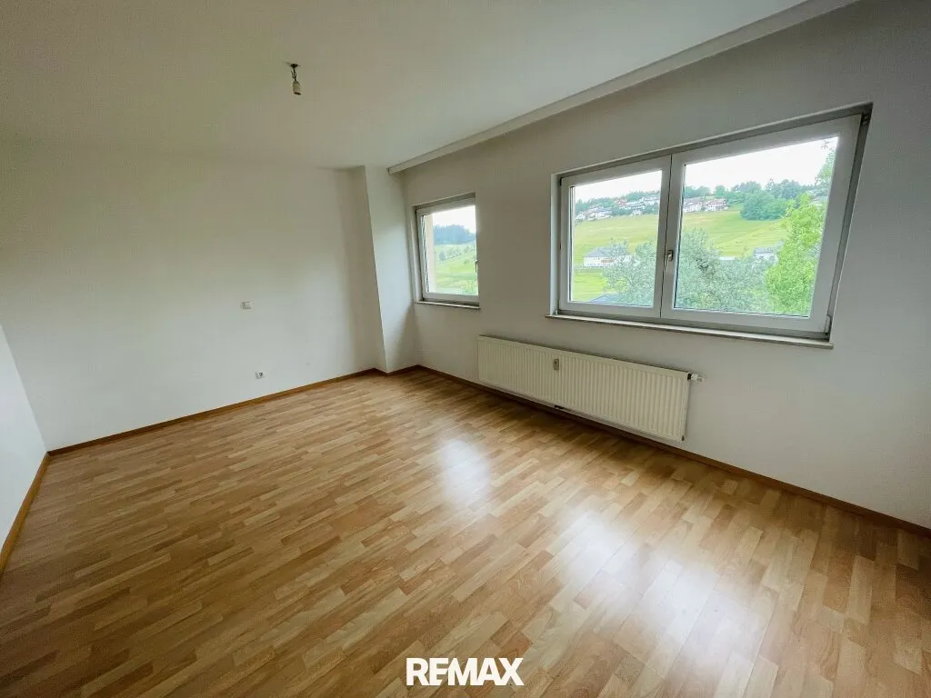 Helle 2‑Zimmer‑Wohnung mit Einbauküche, Parkplatz & Keller - Ansicht 2