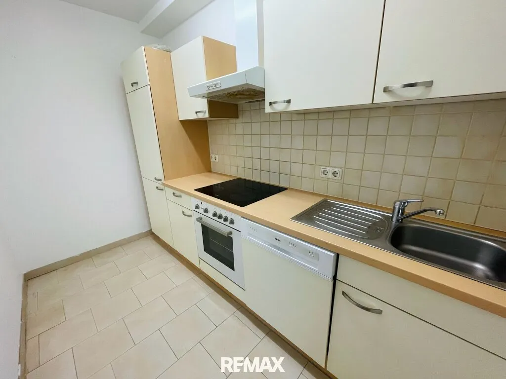 Helle 2‑Zimmer‑Wohnung mit Einbauküche, Parkplatz & Keller - Ansicht 3