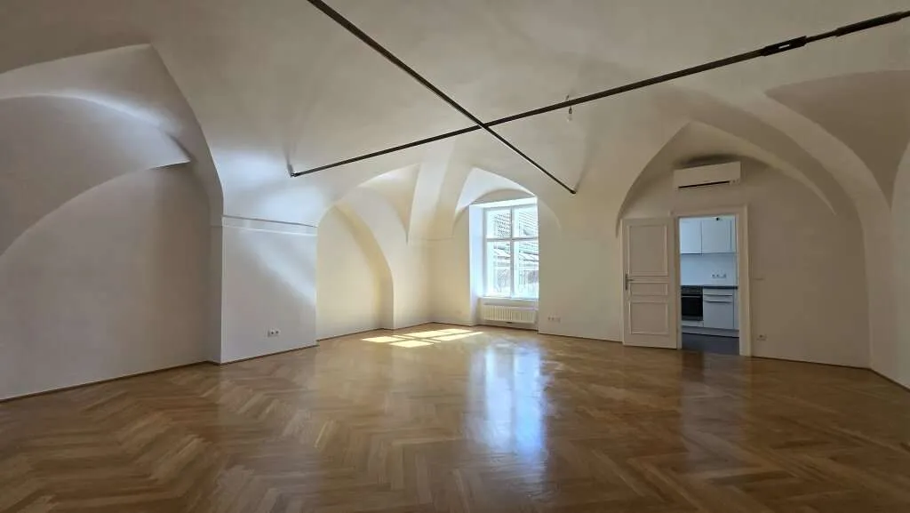 Super zentrale Innenstadtlage - Top-Zustand und ruhige Innenhofausrichtung - 3. STOCK OHNE LIFT - Ansicht 2