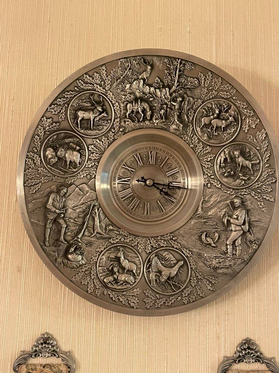 Vintage Jagduhr Wanduhr Zinnoptik mit Jagdmotiven Hirsch Wildschwein Fuchs
