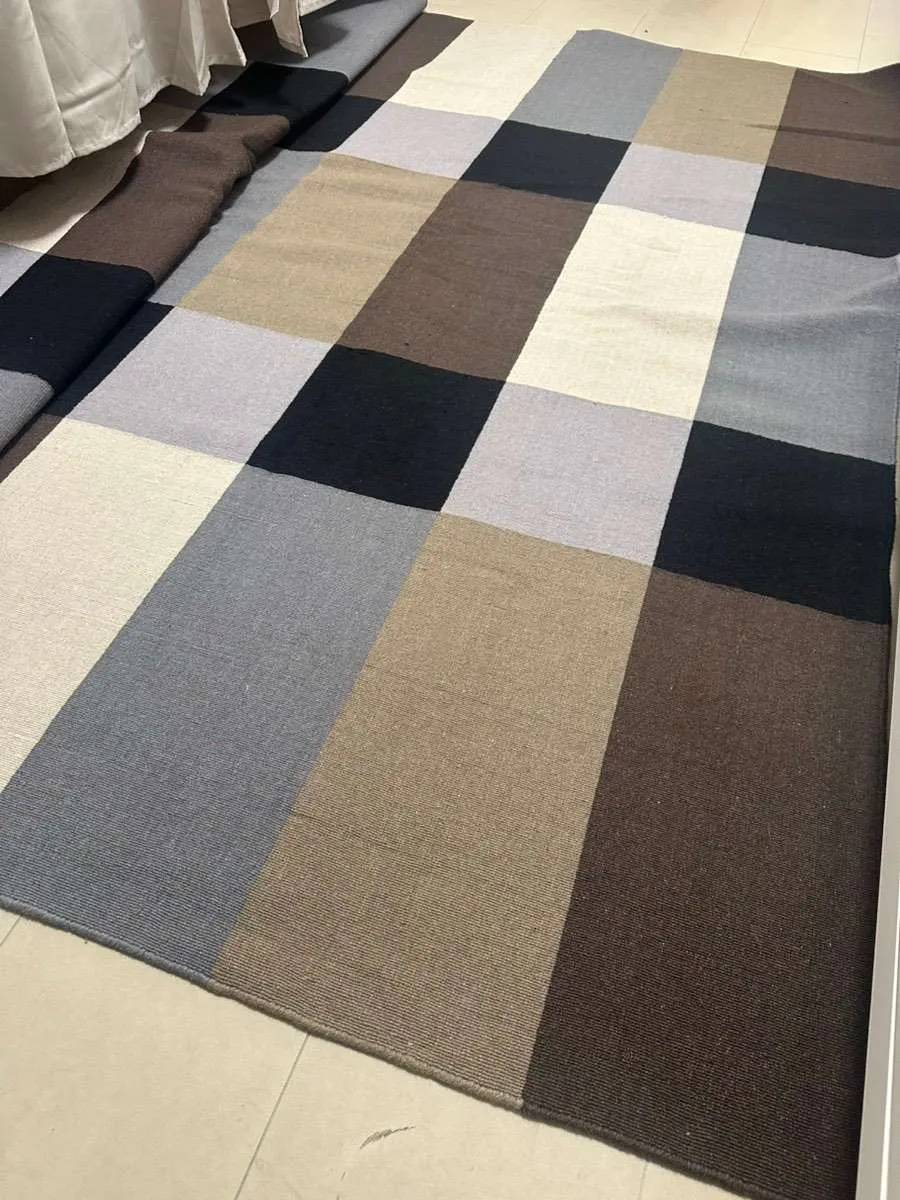 IKEA STOCKHOLM Teppich groß, flach gewebt, Handarbeit, kariert braun (250×350 cm), € 79,- (1170 Wien)