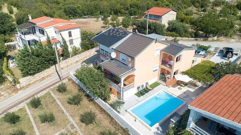 Schönes Ferienhaus für 5 bis 12 Personen am Meer FREI - Ansicht 3
