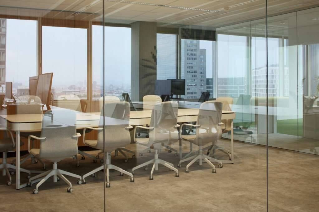SATURN TOWER BÜRO mit schönem Fernblick - 739 m² im 1. OG, Wien