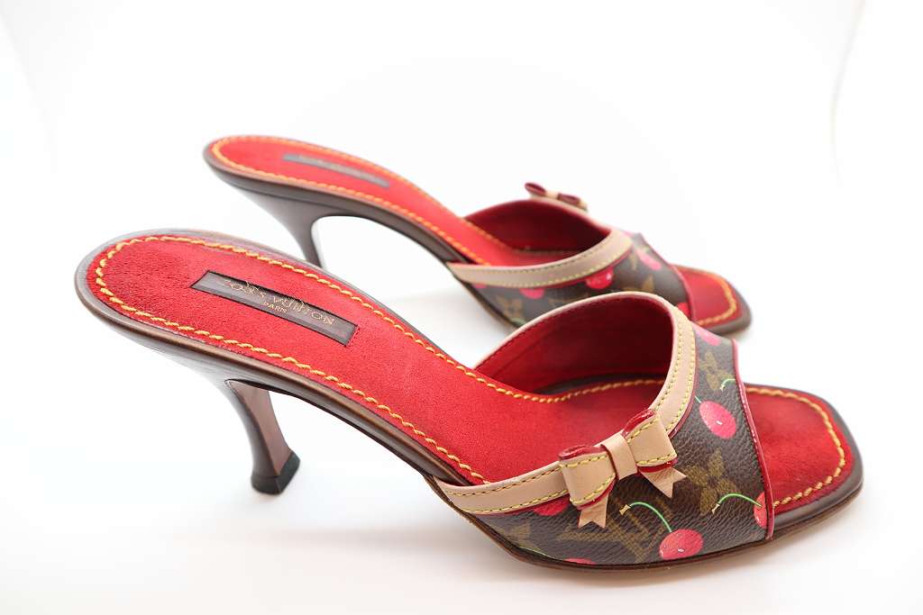 Schuhe  Louis vuitton heels, Louis vuitton shoes heels, Red