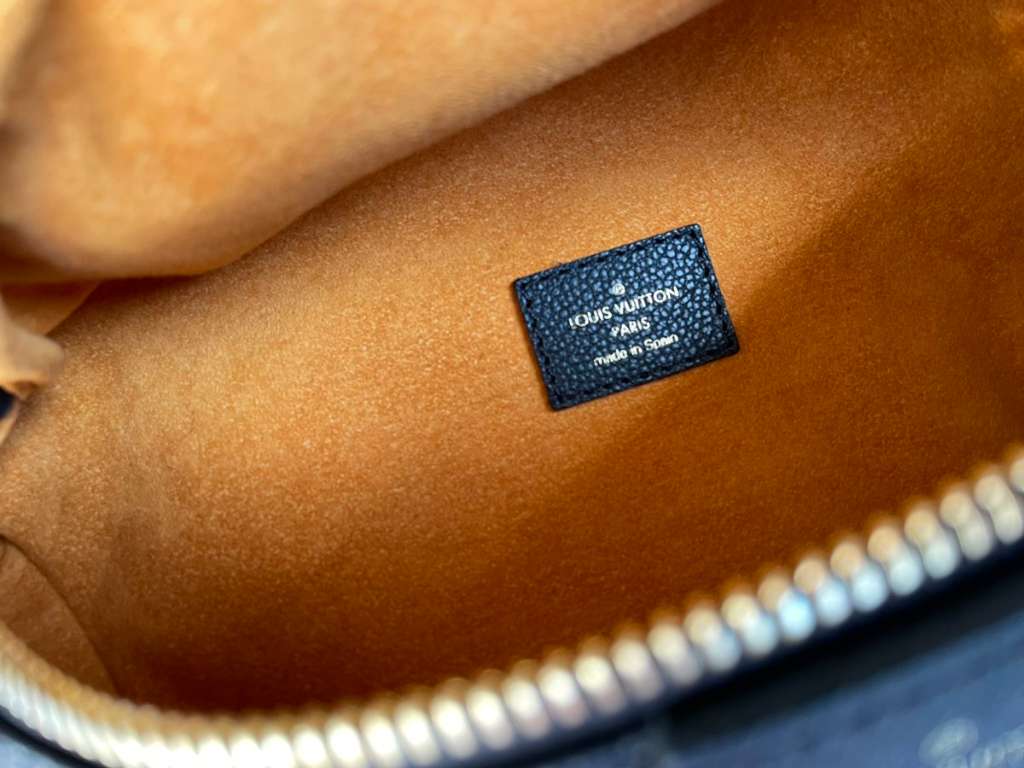 Louis Vuitton Bumbag empreinte Leder schwarz wie neu, € 1.950,- (6840  Götzis) - willhaben