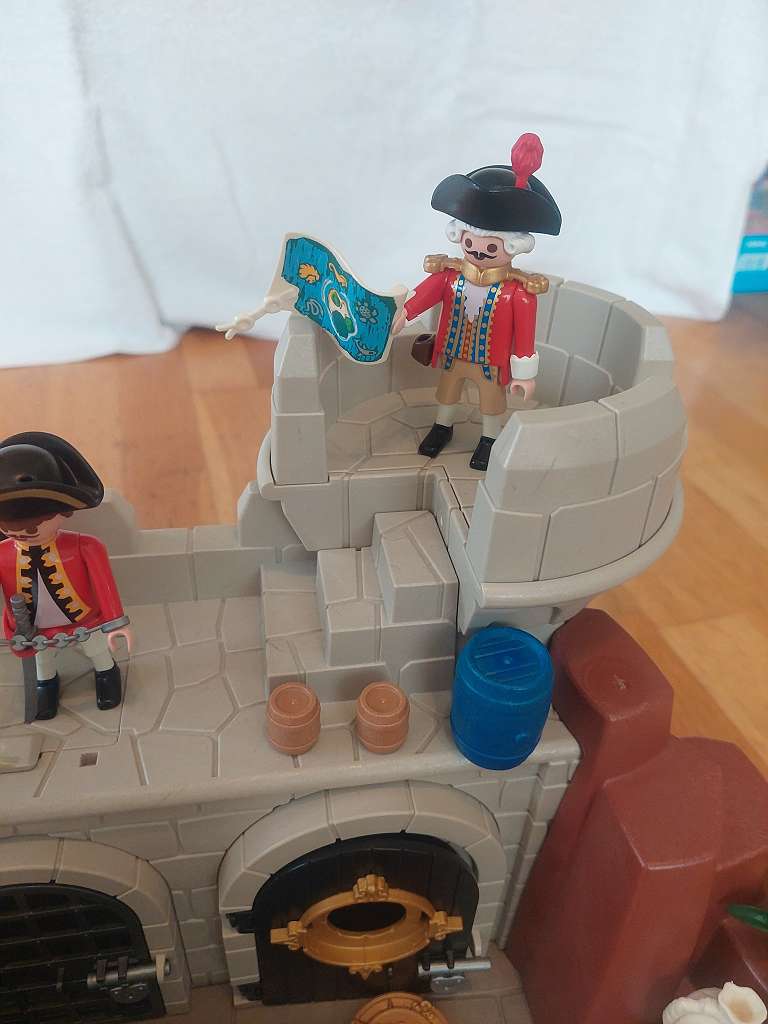 Soldiers Fort with Dungeon - Pirate Playmobil 5139