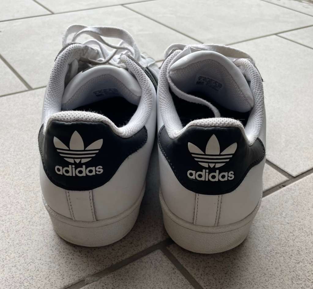 42 und 30,- Originals Sneaker € Größe 2/3 Adidas (3250 Superstar - Weiß willhaben - Wieselburg) in Top-Zustand,