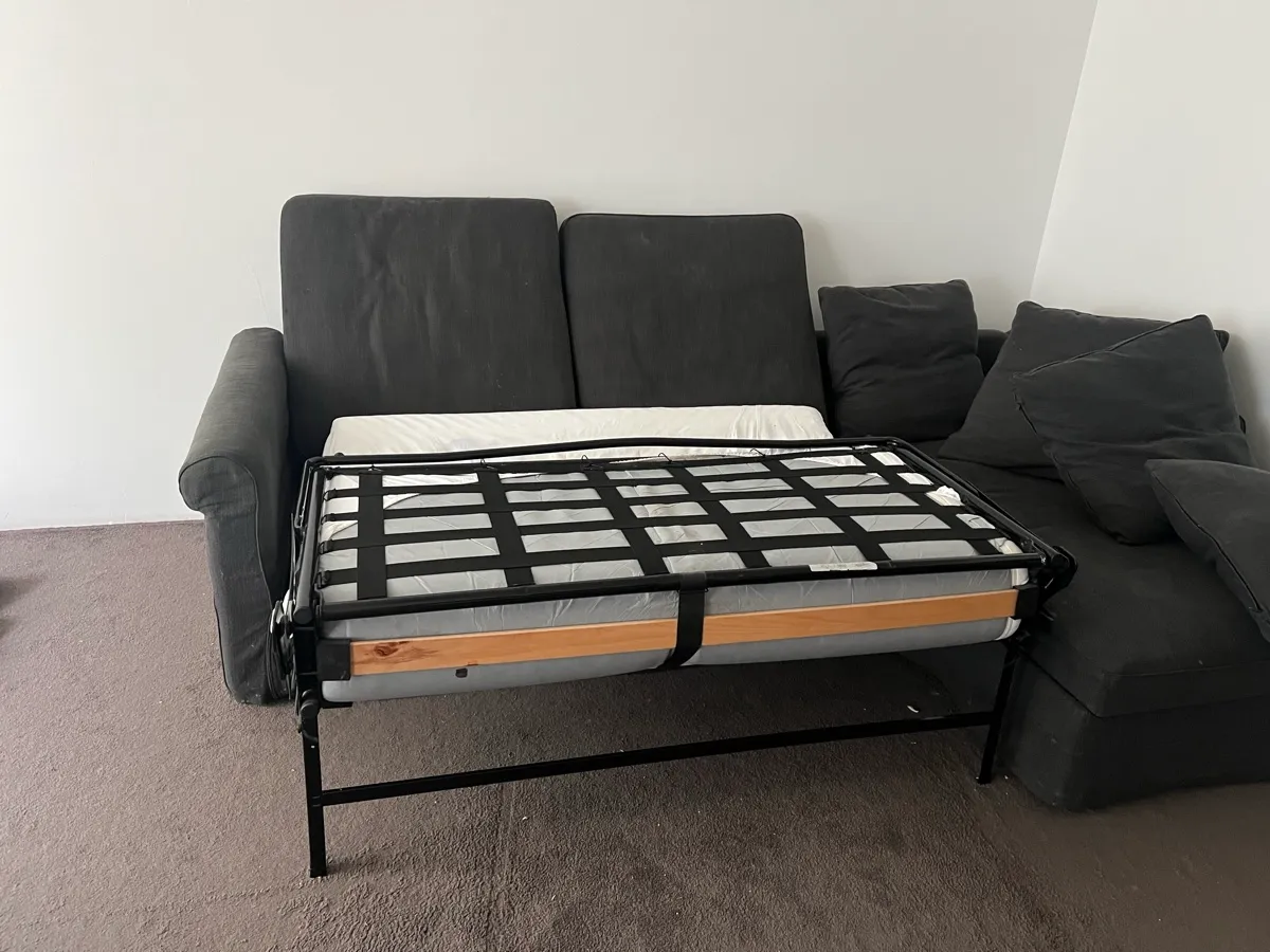 Gebrauchte IKEA Eckcouch mit Schlaffunktion, € 75,- (1140 Wien)