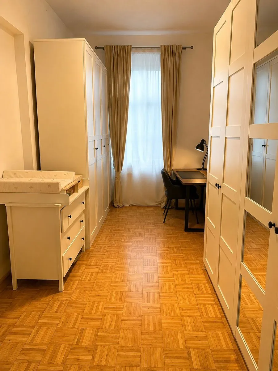 Charmante Altbauwohnung in Bestlage auf der Linzer Landstraße - 3 Zimmer mit Blick auf Volksgarten & Musiktheater - Ansicht 3