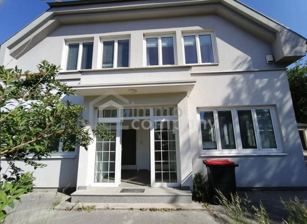 Viel Platz und noch mehr Möglichkeiten, Gewerbeobjekt im Bauen-Kernzone-Gebiet, Ebenfurth
