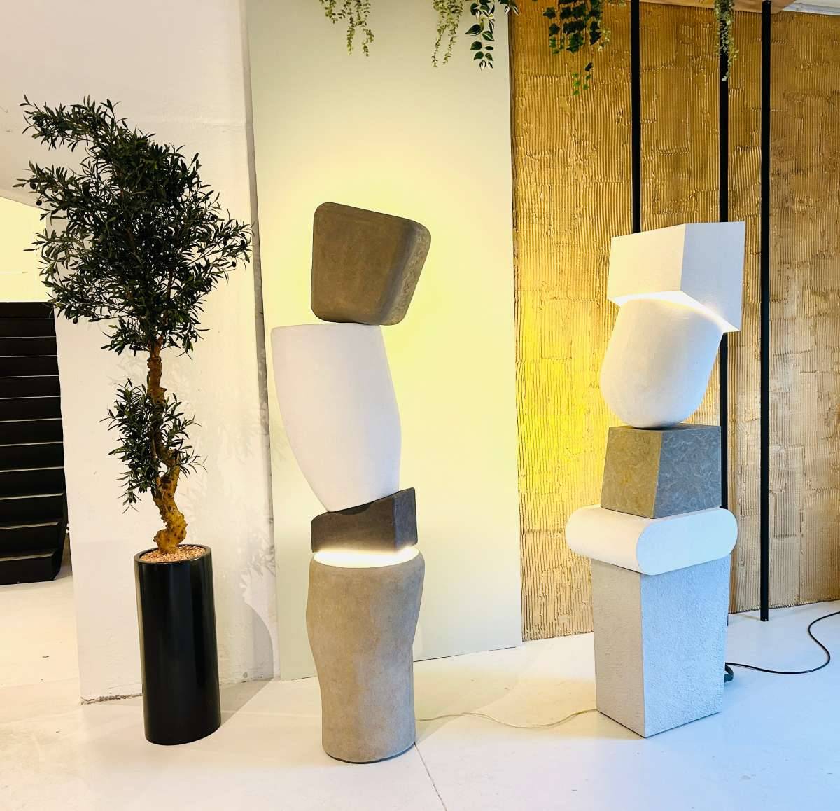 (1x reserviert) 2x XXL Stehlampe in Steinform (ca. 210 cm) - Monumentales Kunstobjekt & Lichtdesign | STÜCKPREIS