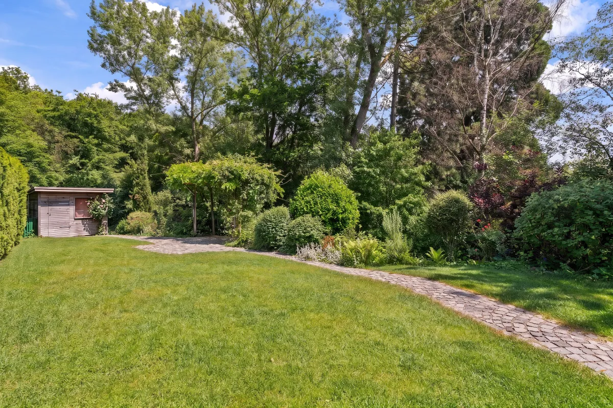 Wohnen im Grünen - Charmantes Eckreihenhaus mit großem Garten und Terrasse, Wien