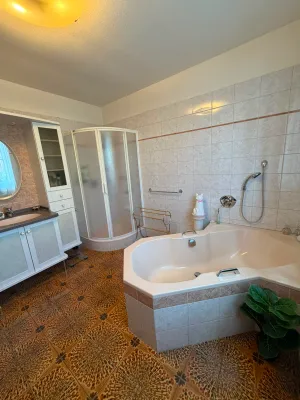 6-Zimmer-Haus mieten in Gmunden – 180 m², € 1.950 – Bild 2 von 18