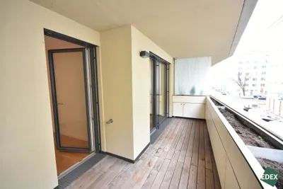 Moderne und großzügige 2-Zimmer-Wohnung mit Loggia in Augartennähe – Bild 2