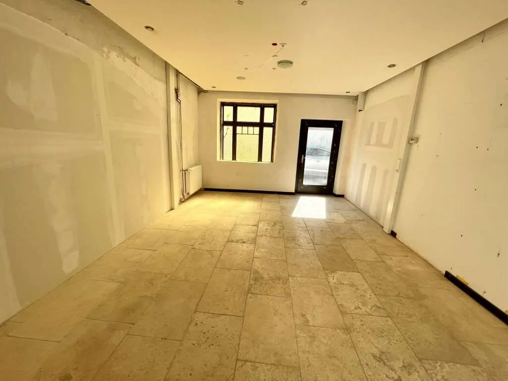 PROVISIONSFREI! Zentral gelegene Gewerbefläche nutzbar als Atelier, Lager oder Büro im Altbaujuwel in der Weizer Innenstadt - Ansicht 3