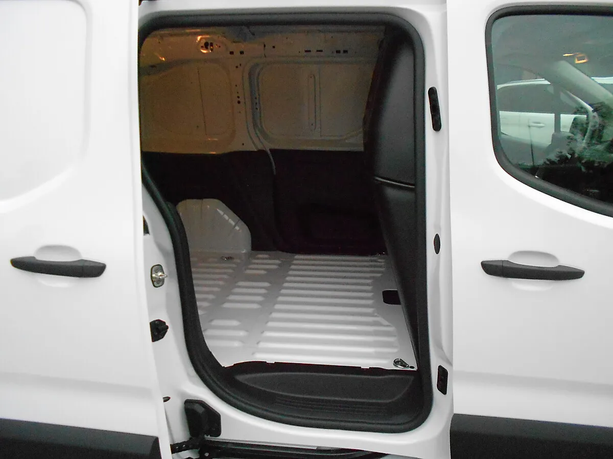 Peugeot Partner Standard L1 BlueHDi 100 S&S Premium Transporter / Kastenwagen – Bild 6