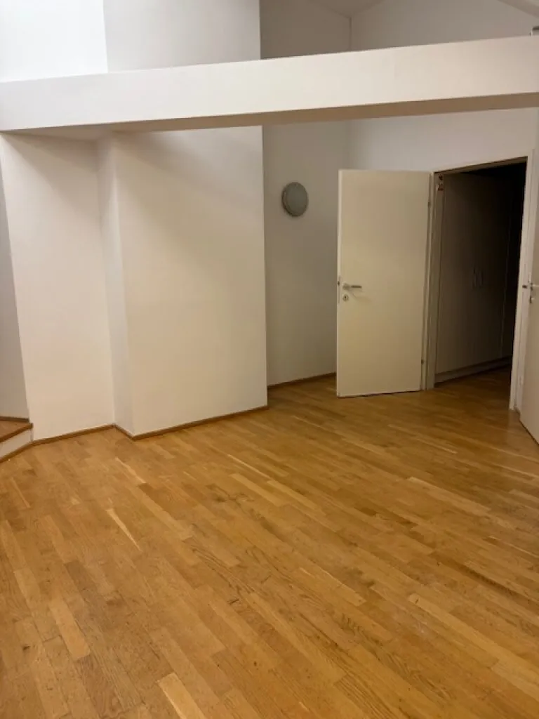 4 Zimmer Großzügige Dachgeschosswohnung nahe Schloss Schönbrunn - modernes Wohnen mit besonderem Flair - Ansicht 2