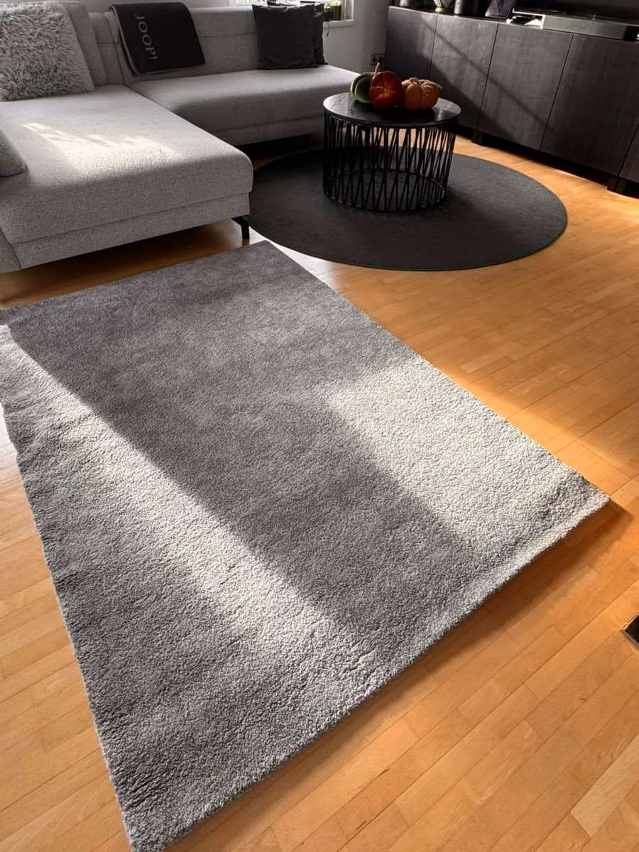 Ikea STOENSE Teppich Kurzflor, mittelgrau, 133x195 cm, € 30,- (4020 Linz)