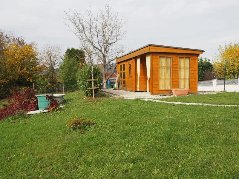 Freizeitgrundstück mit Gartenhaus in Außertreffling/Linznähe mieten! 1.030 m² Grundfläche eingezäunt mit Parkplätzen!, Außertreffling