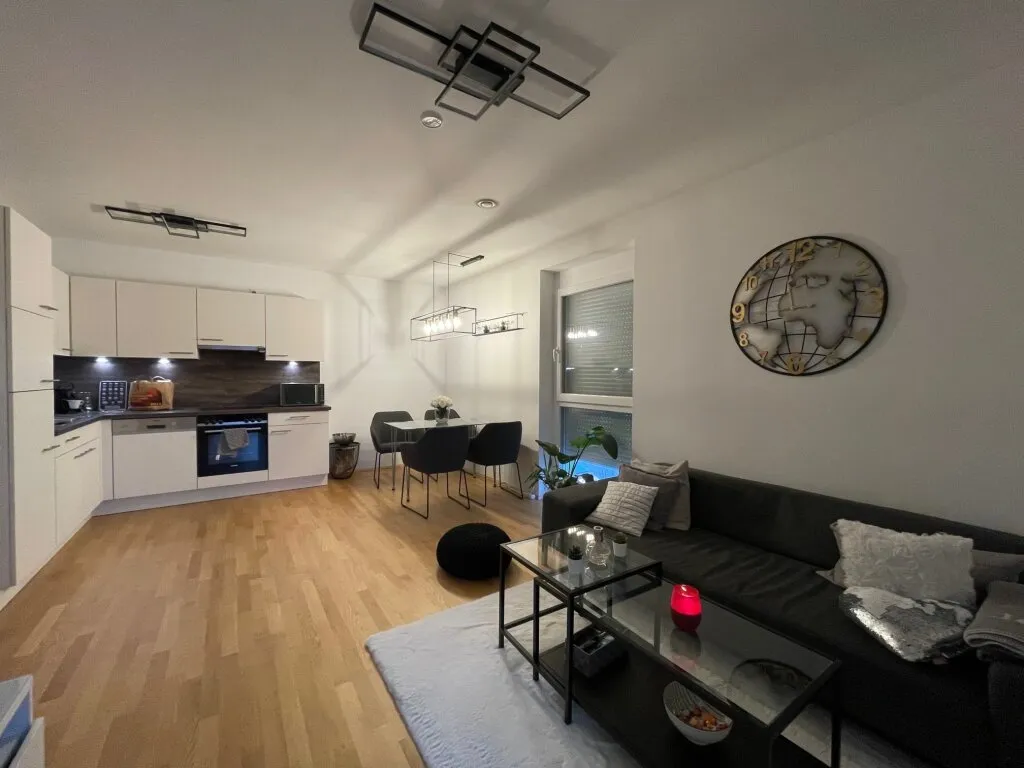 Gepflegte 65m² Wohnung mit Pellets-Zentralheizung, Energieausweis Klasse A, Loggia, Tiefgaragenstellplatz - Ansicht 2