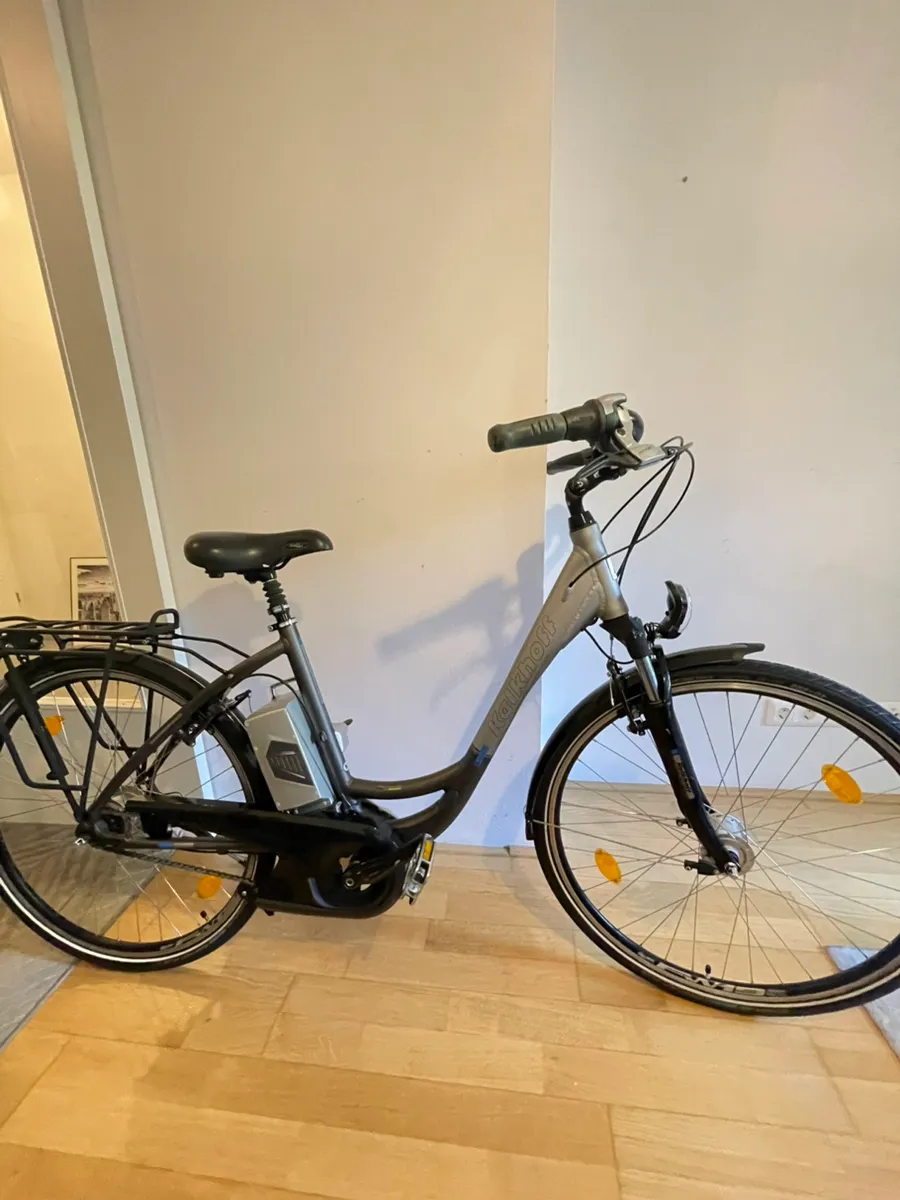 fahrradschloss sicherheitsstufe 9 AXA Foldable 800 – Faltschloss – Länge 100 cm – Gliederdurchmesser 8 mm – – Inklusive Halterung – für E-Bikes und Citybikes Sport & Freizeit Computerhalterung mit:Ti-Schrauben-Upgrade (Regenbogen-Ölfleck) Bikelift Pegasus Solero SL Disc