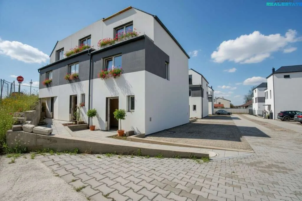 Erstbezug! Stilvolle Reihenhäuser mit Terrasse, Garten und Zwei-Stellplätze, Fischamend