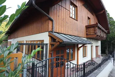 5-Zimmer-Wohnung mieten in Wiener Neustadt Land – 140 m², € 1.100 – Bild 1 von 11