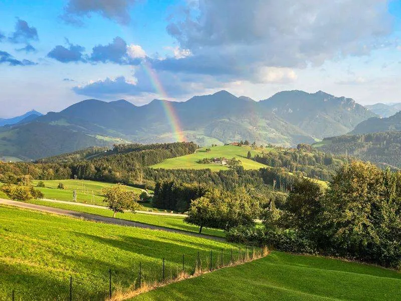 Traumhaftes Grundstück mit traumhaftem Berg-Panorama. - Ansicht 2