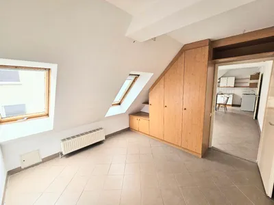 Sonnige Dachgeschosswohnung Nähe Westbahnhof