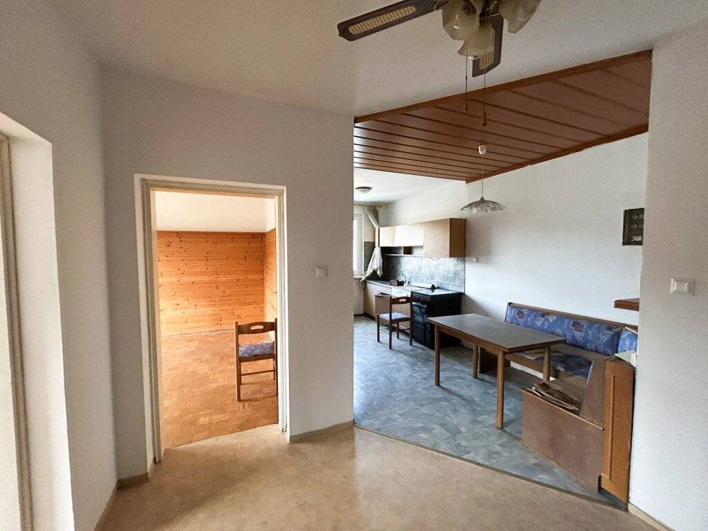 Sanierungsbedürftige 2 Zimmer-Wohnung mit viel Potential! - Ansicht 3