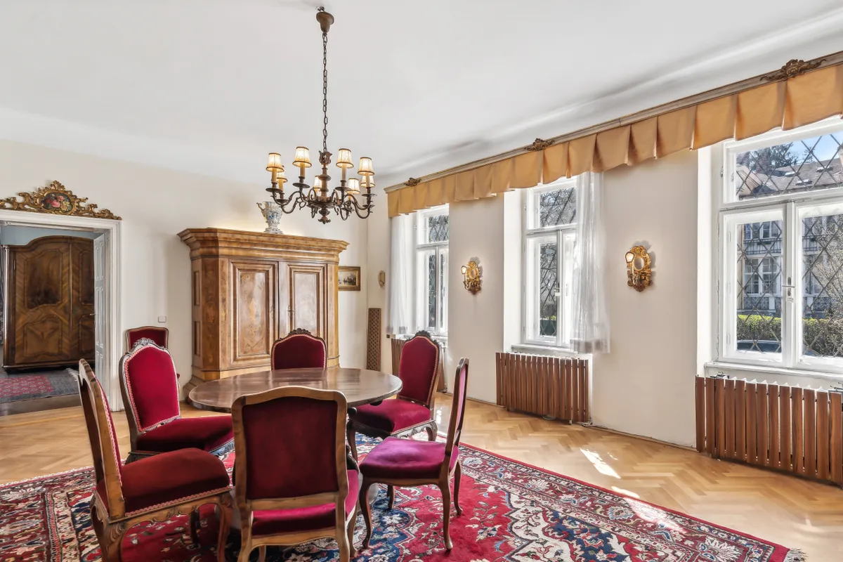 Historische Villa mit traumhaftem Grundstück - Ansicht 3